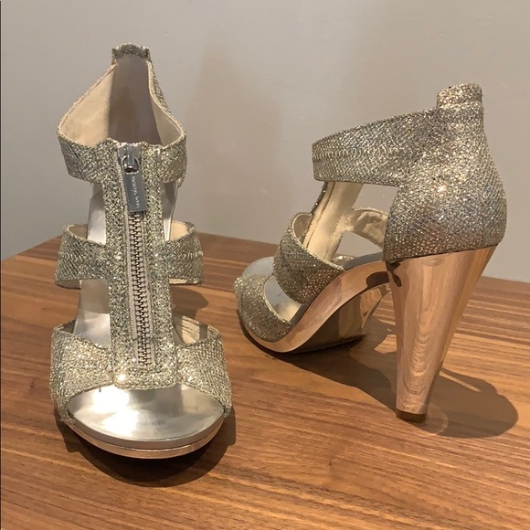 Micheal Kors - Picture 2 of 3